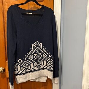 Hollister V-Neck Aztec Pattern Sweater in Navy and Cream
